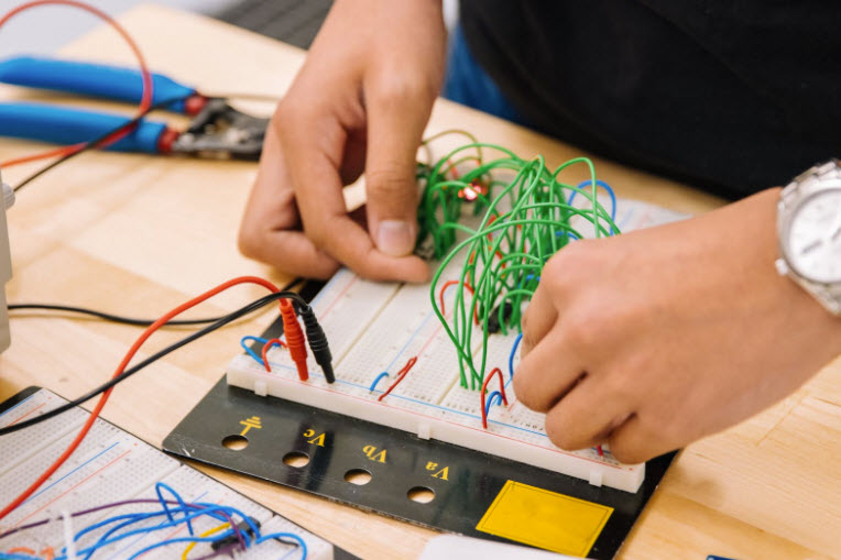 Technication Daily Tasks of Engineering Technicians and Engineers | George Brown College